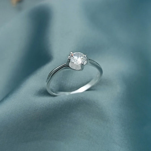 Anillo de compromiso solitario brillante 12