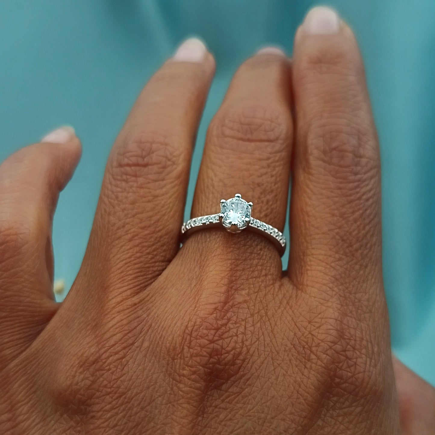 Anillo de Compromiso canal Brillante 22