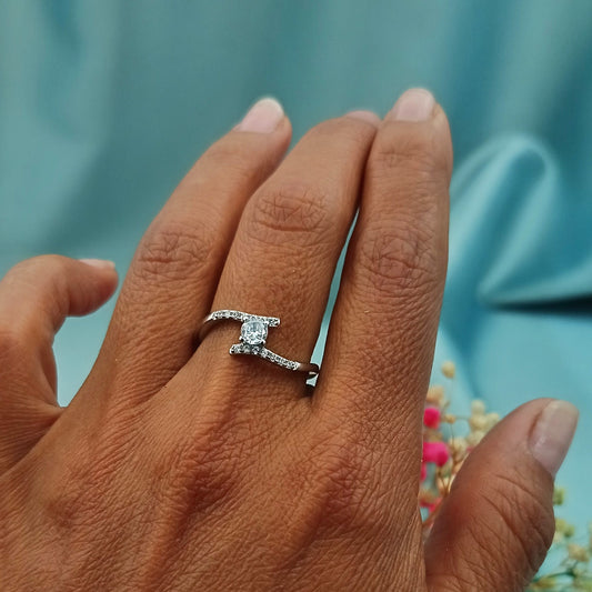 Anillo de Compromiso Cruzado Plata con Baño de Oro Blanco