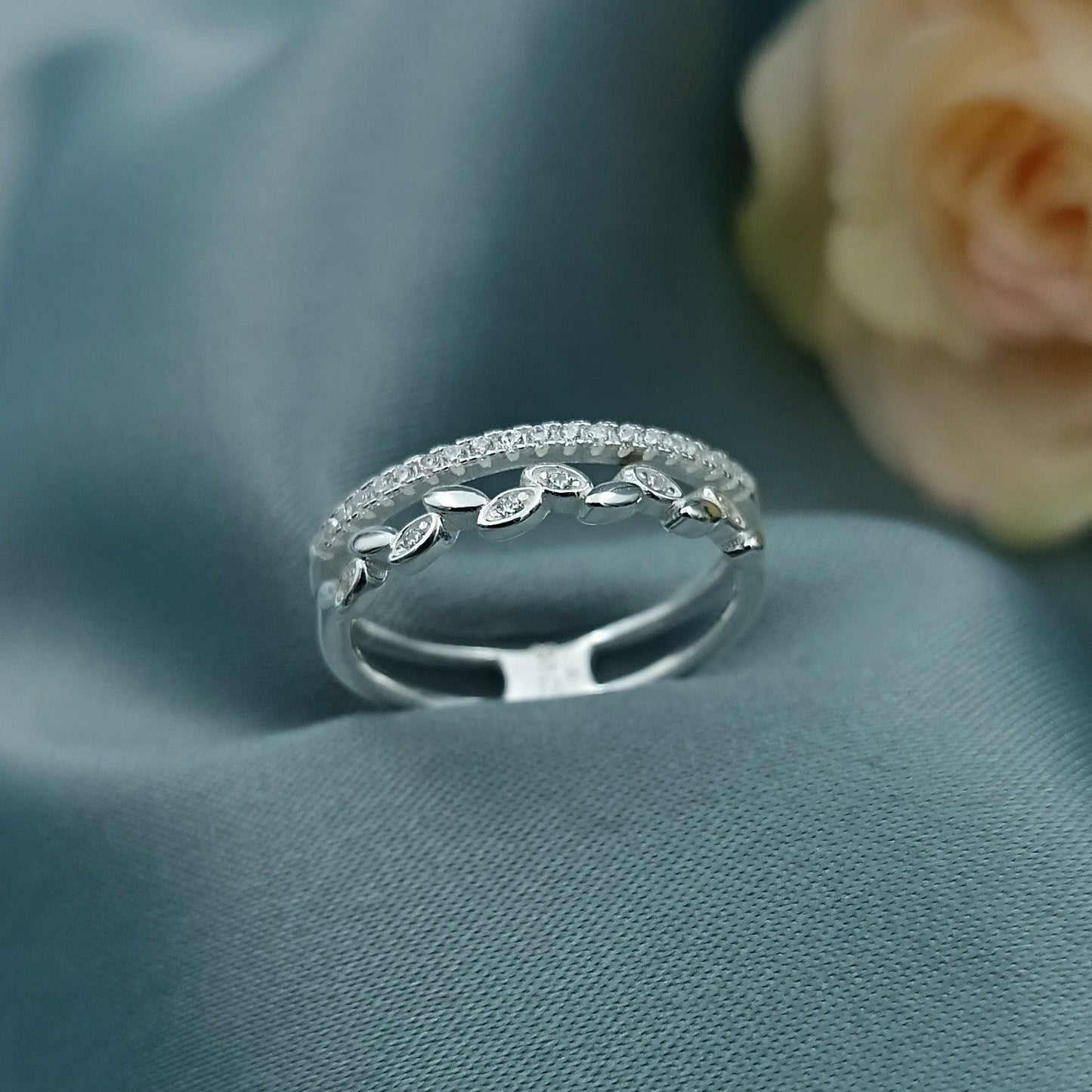Anillo Doble Hojitas