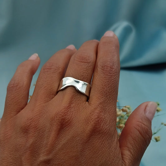 Anillo liso irregular