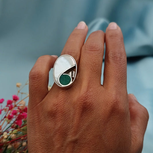 Anillo óvalo nácar y crisocola