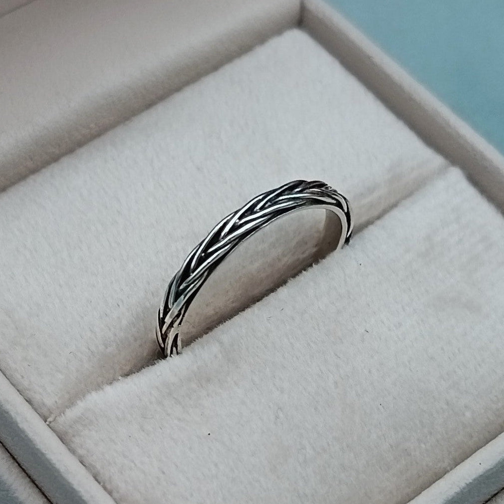 Anillo Cordones Entrelazados
