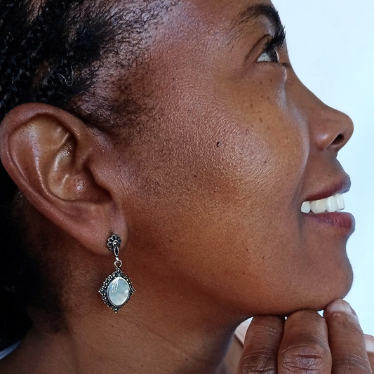 Aretes Largos Nácar Marquesitas