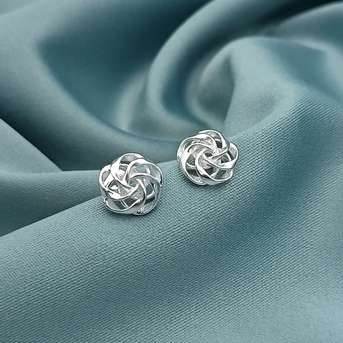 Aretes Cortos Nudos 1cm