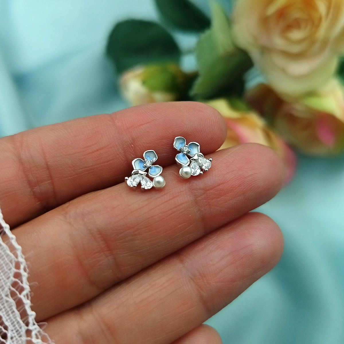 Aretes Flor perla y circón