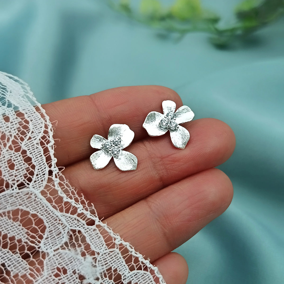 Aretes Flor 4 pétalos