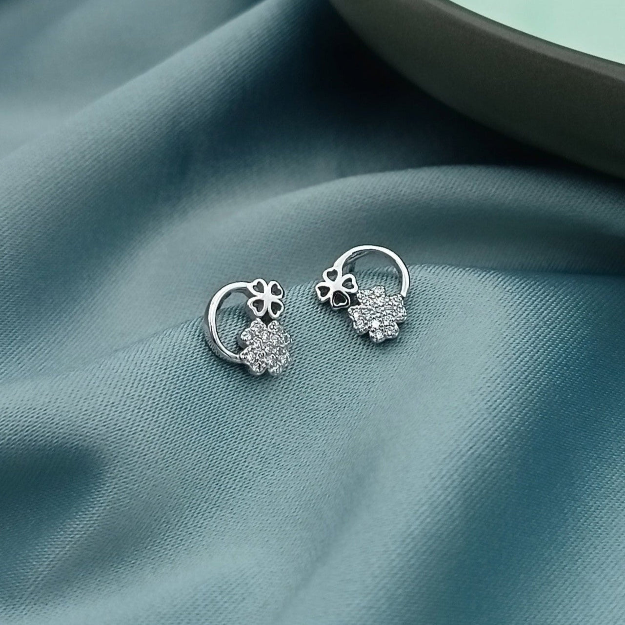 Aretes cortos trébol rodinados