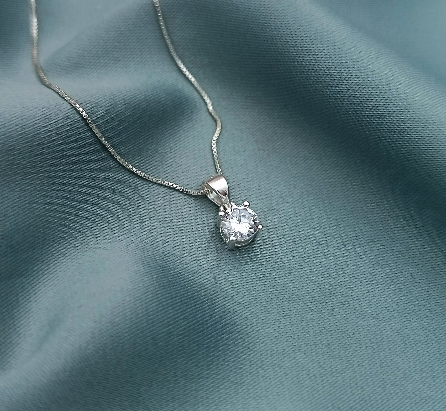 Collar punto de luz tipo diamante