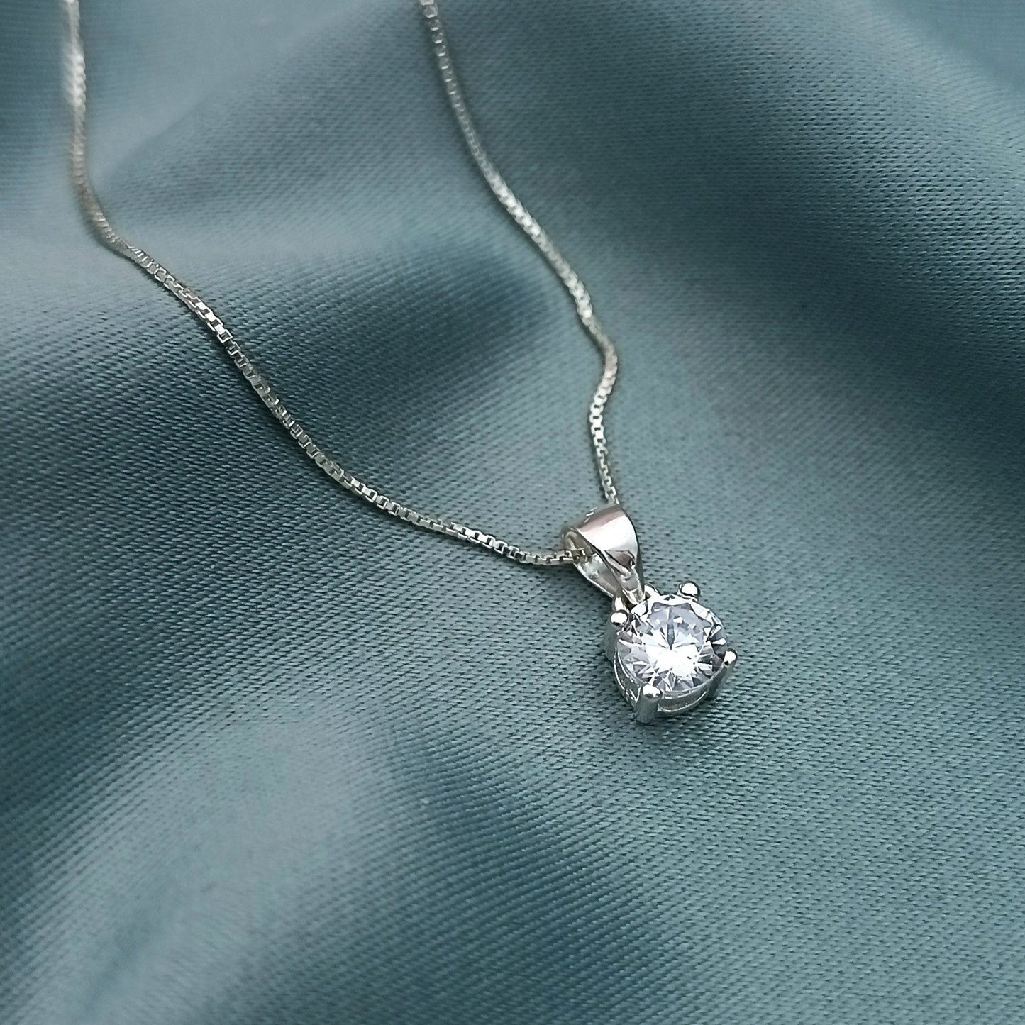 Collar punto de luz tipo diamante