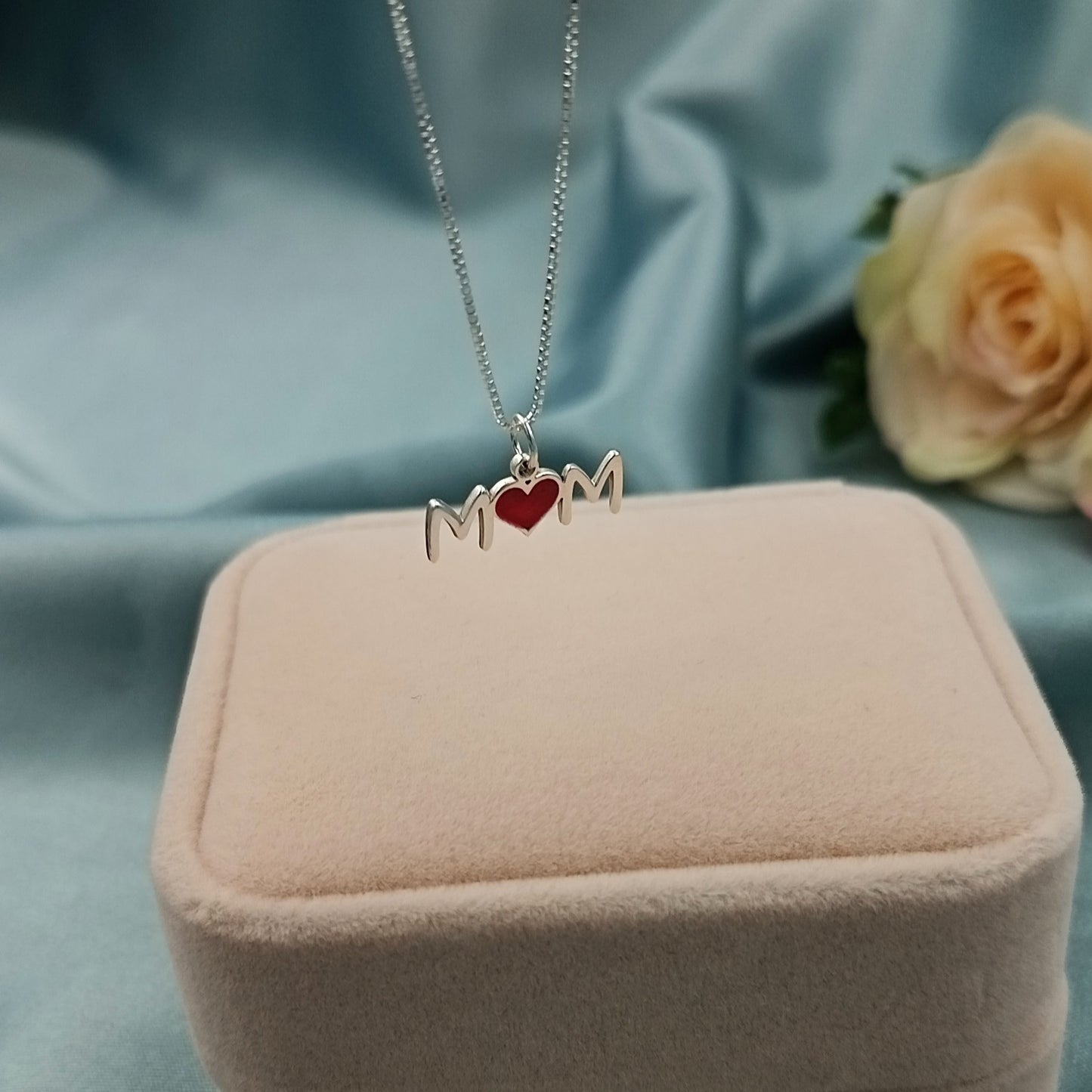 Collar MOM para Mamá