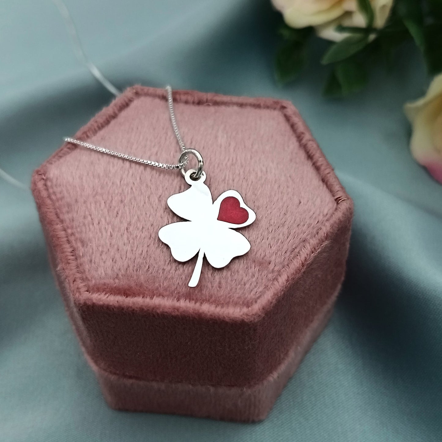 Collar Trébol de Plata con Resina