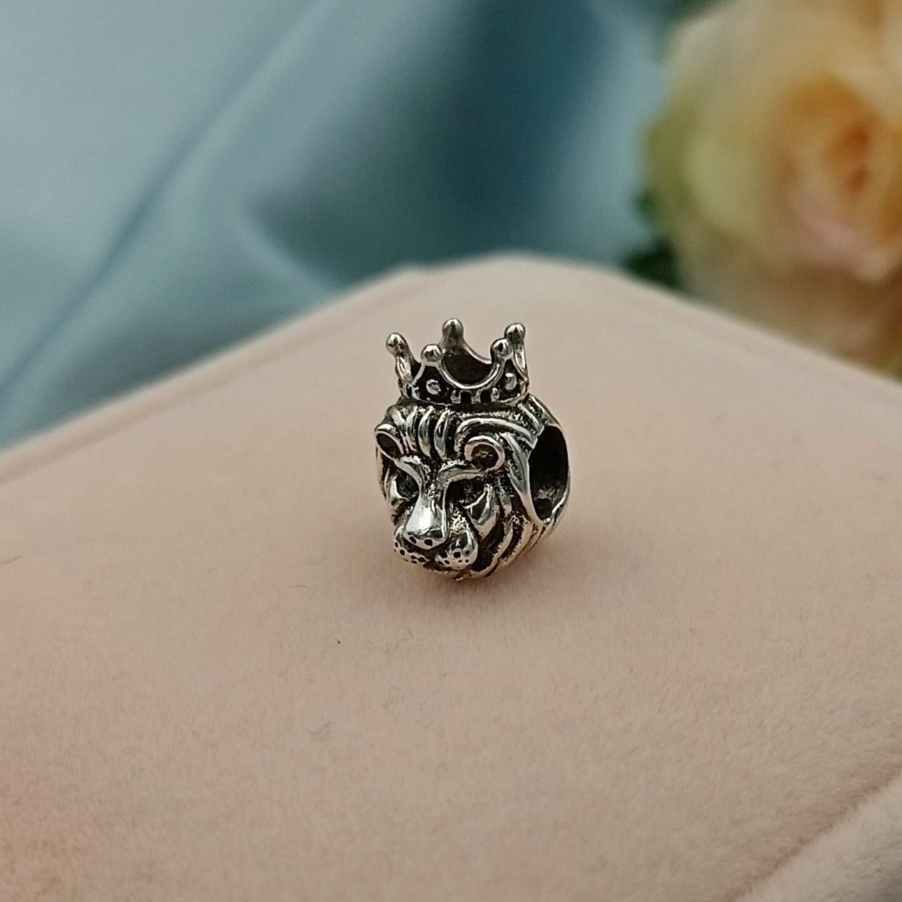 Dije Charm León