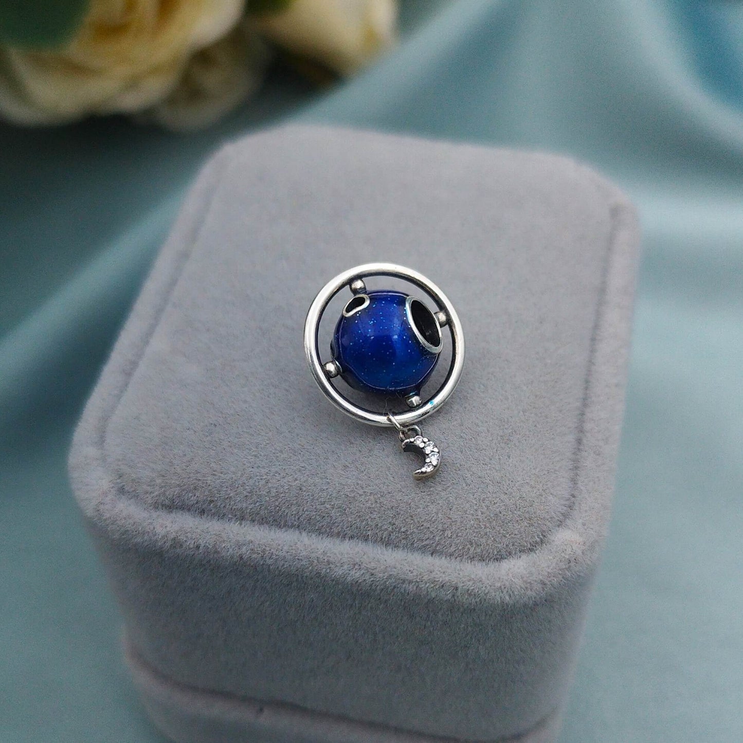 Dije Charm Planeta y Lunita