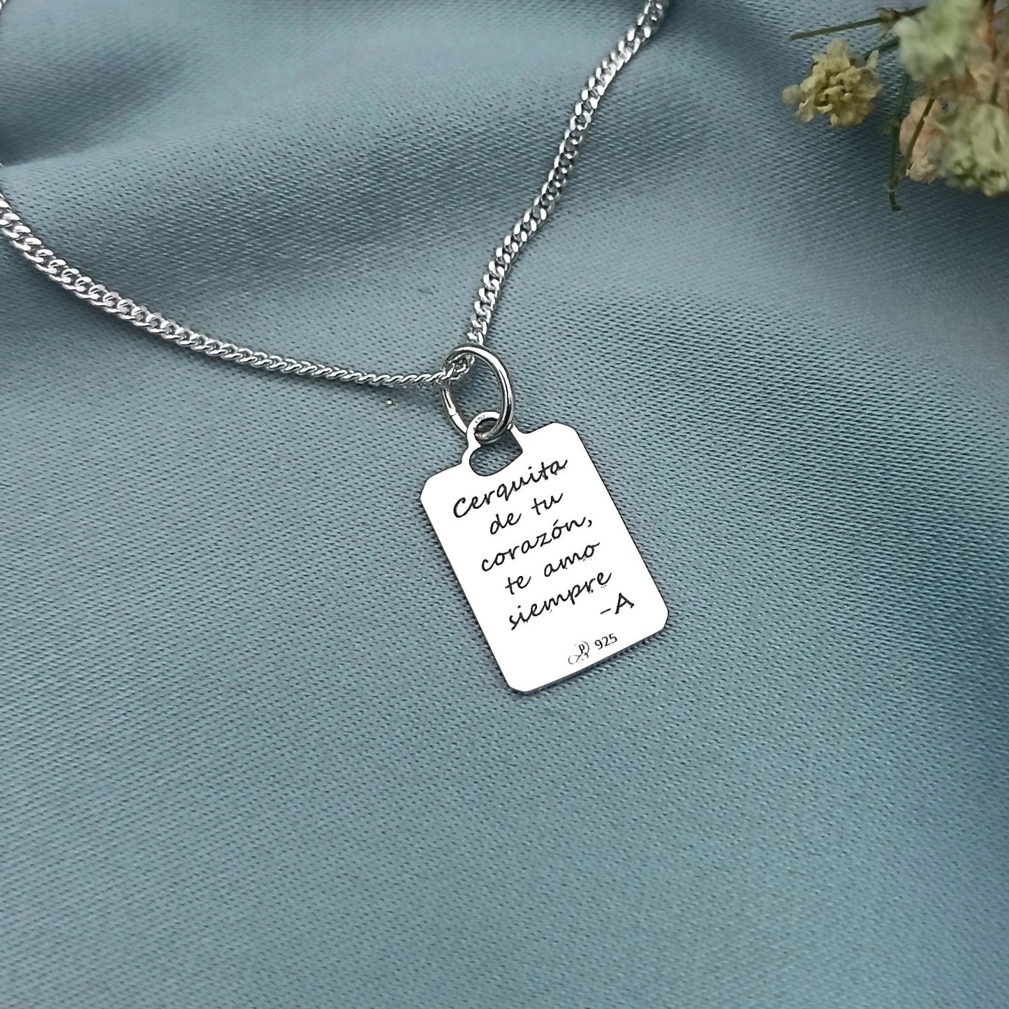 Dije Rectangular Corazón Personalizado con doble Grabado