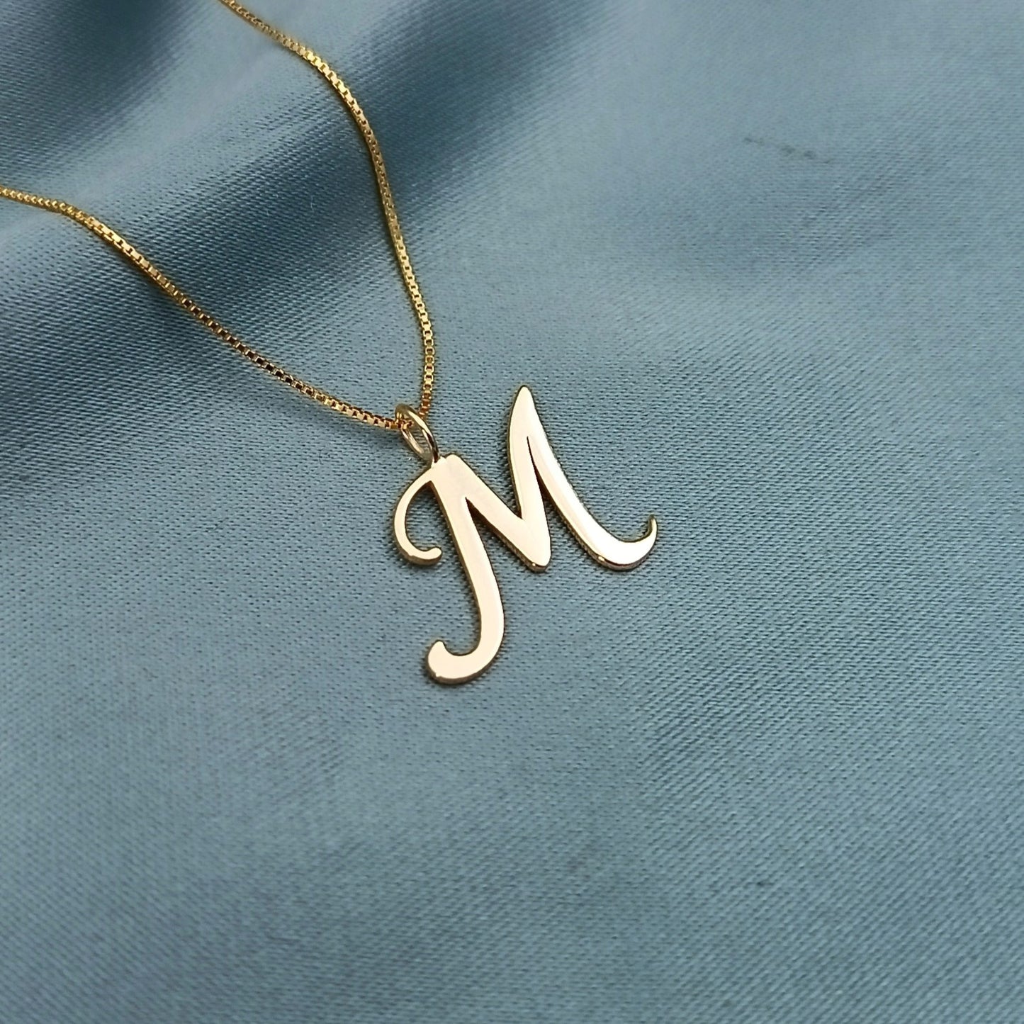 Dije Letra Personalizada enchapada en Oro
