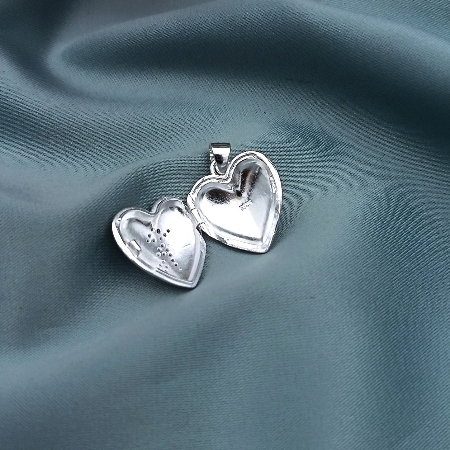 Dije Relicario Corazón Perrito