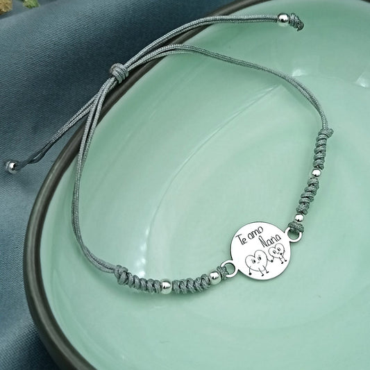 Pulsera macramé con bolitas y placa 15mm grabada