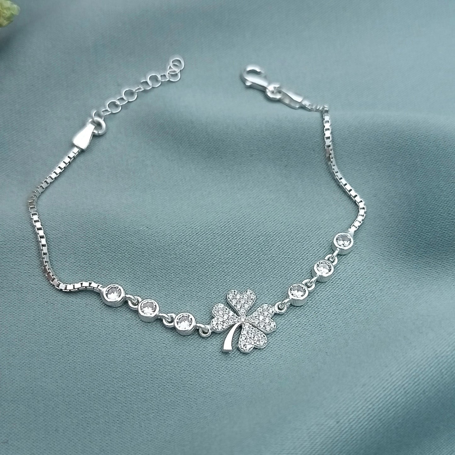 Pulsera Trébol Puntitos de Luz