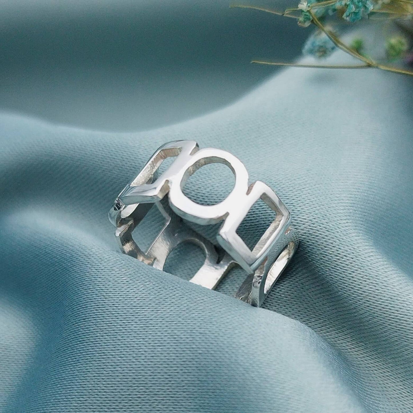 Anillo Círculos y rectángulos calados