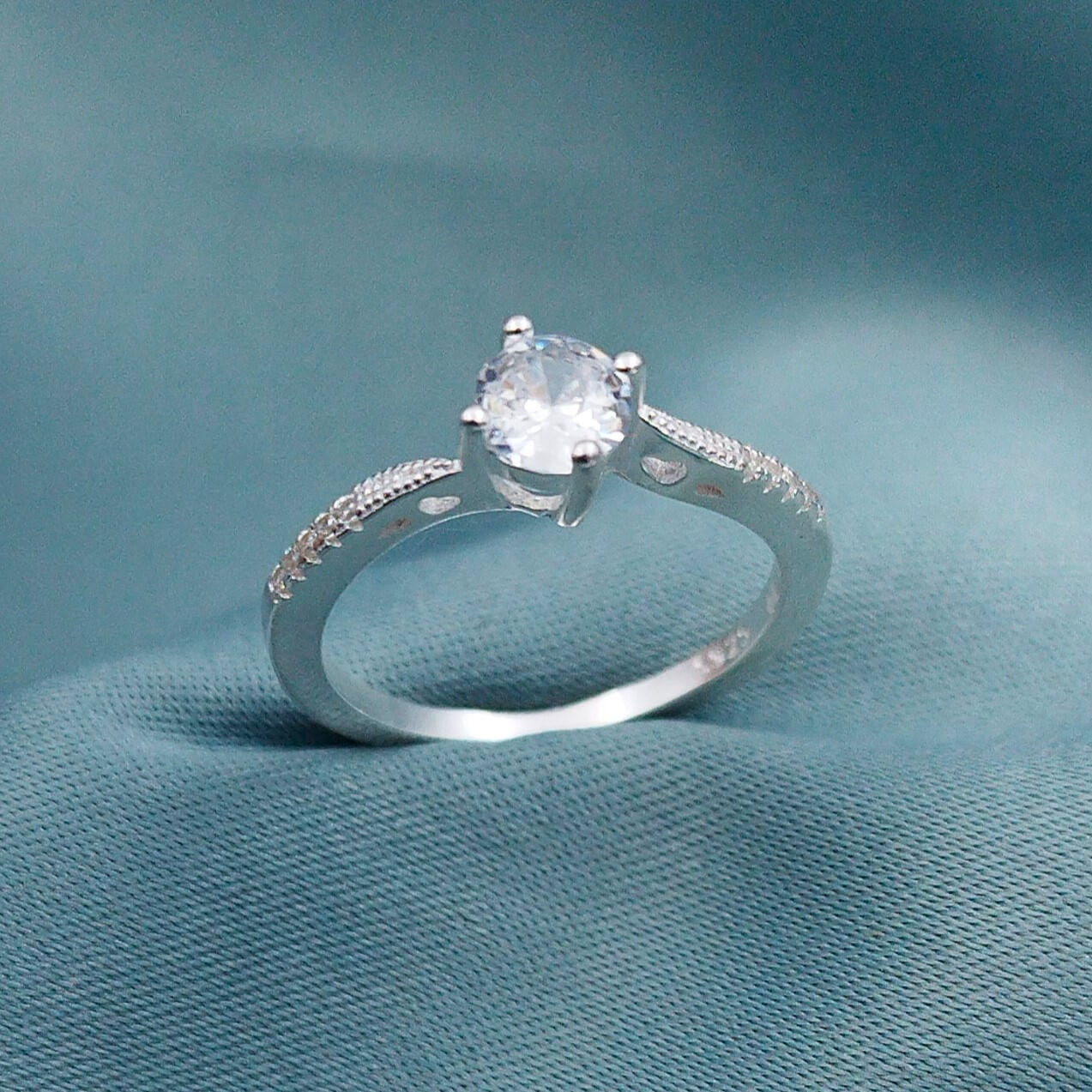 Anillo de compromiso pave brillante 6