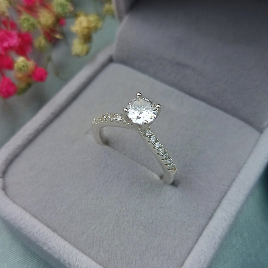Anillo de compromiso pavé brillante 5mm