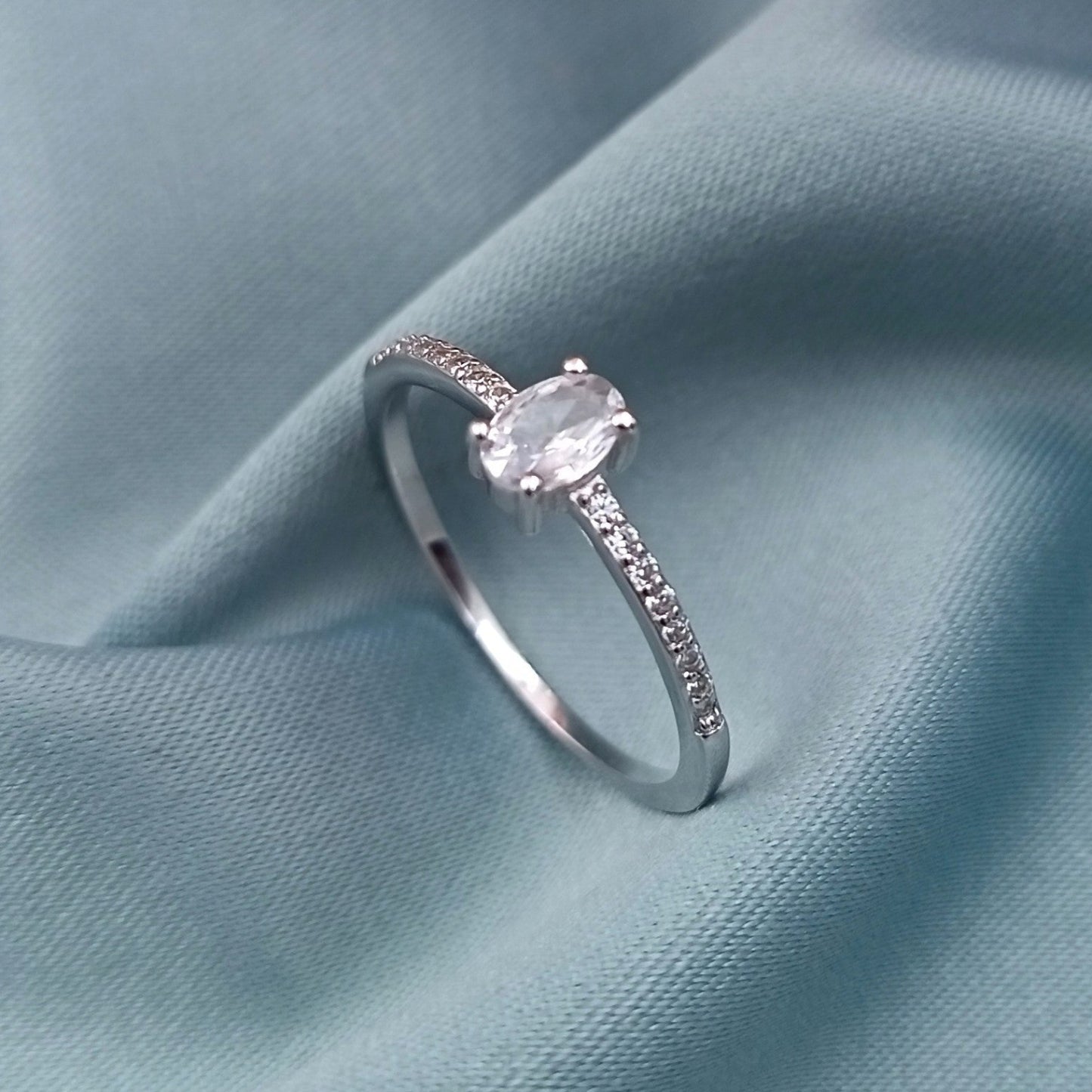 Anillo de compromiso pavé Oval 6mm