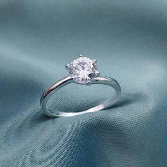 Anillo de compromiso solitario brillante 9