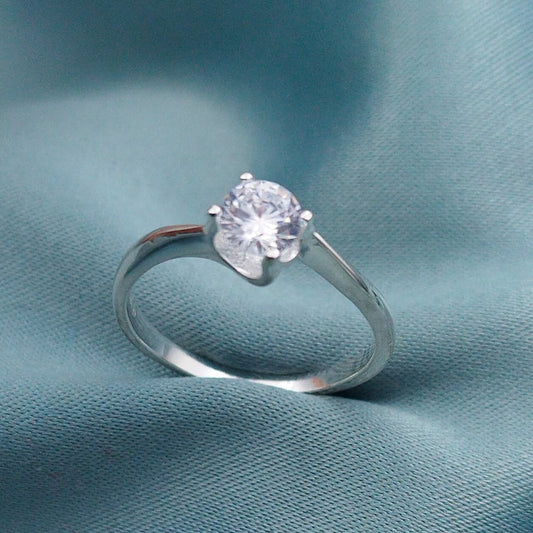 Anillo de compromiso solitario brillante 12