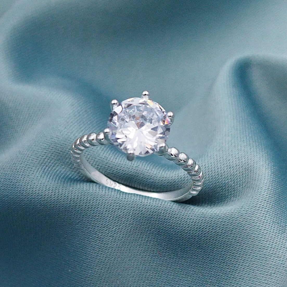 Anillo de compromiso solitario brillante 14