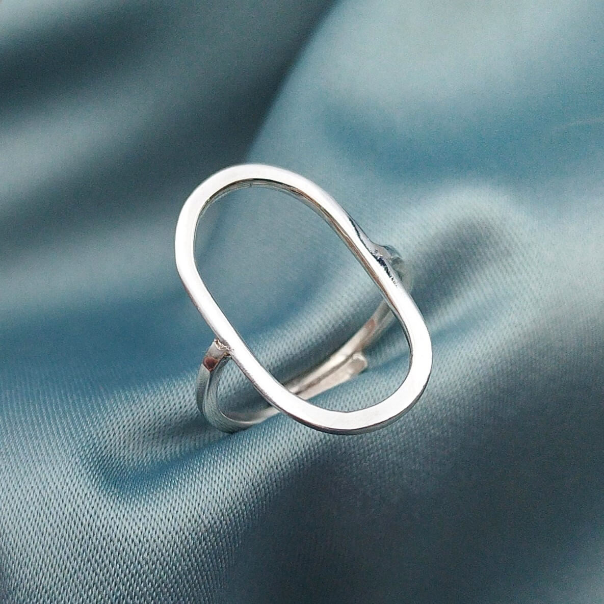 Anillo minimalista Ovalado