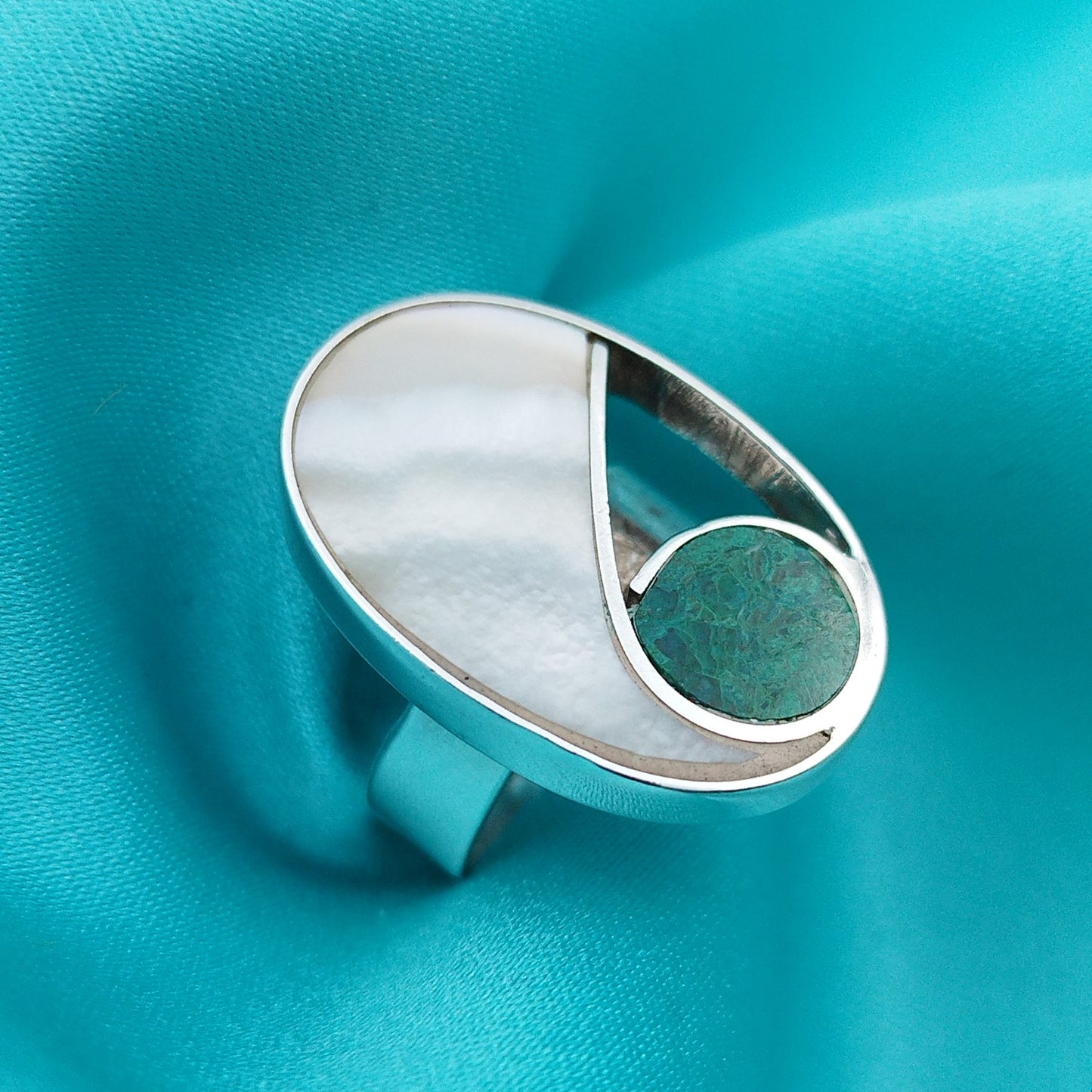 Anillo óvalo nácar