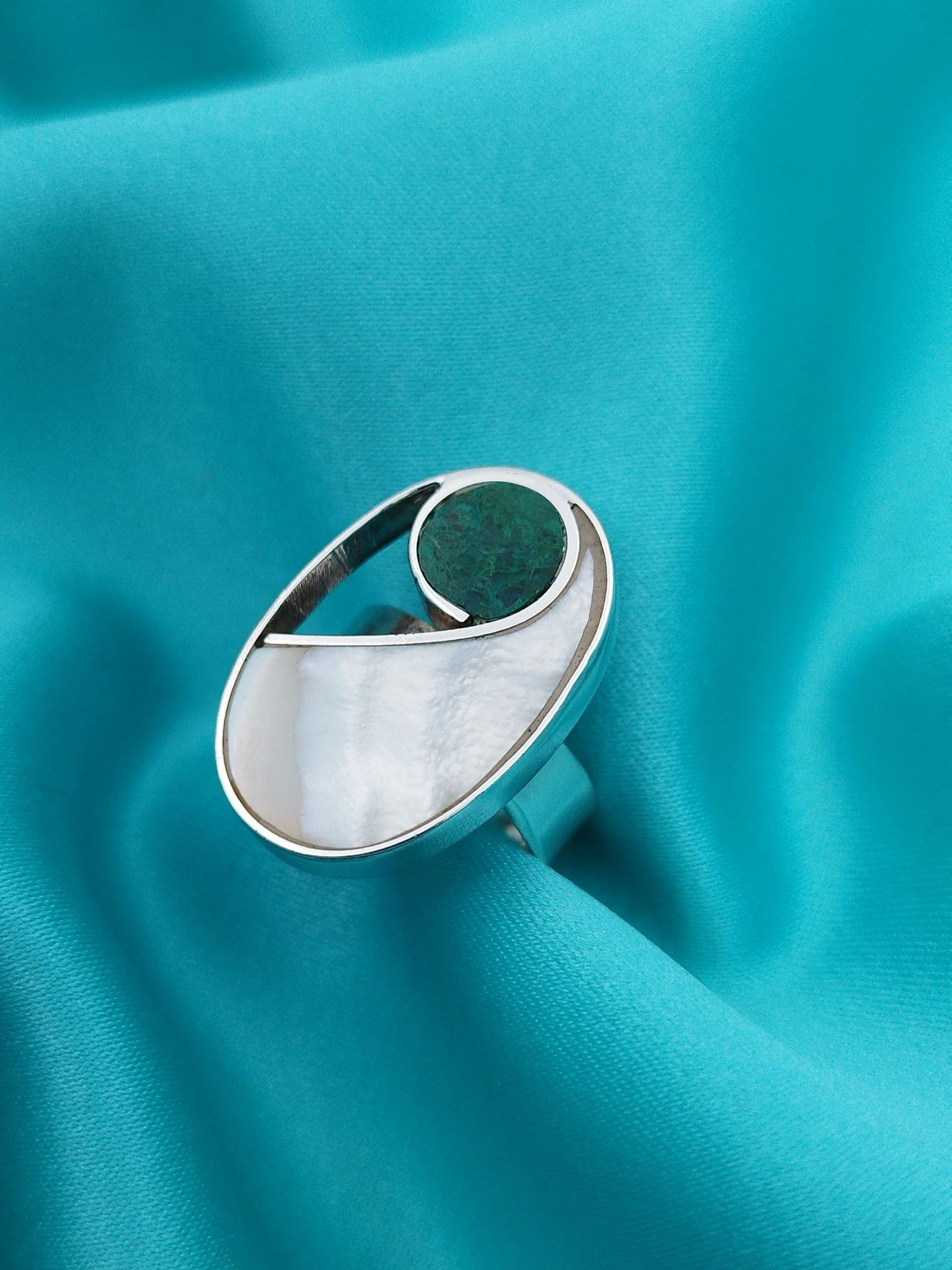 Anillo óvalo nácar