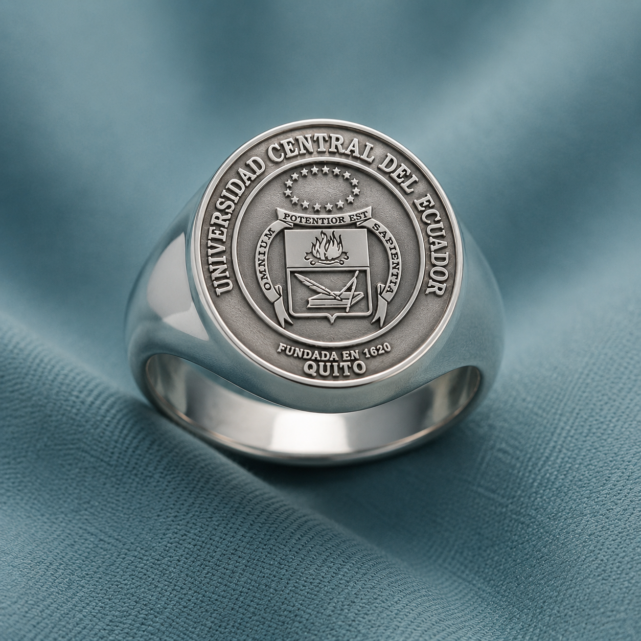 Anillo de grado personalizado tipo sello redondo en plata 925