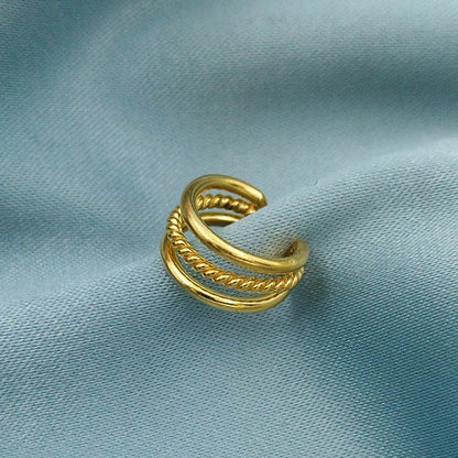 Arete Ear cuff tres barras entorchado dorado