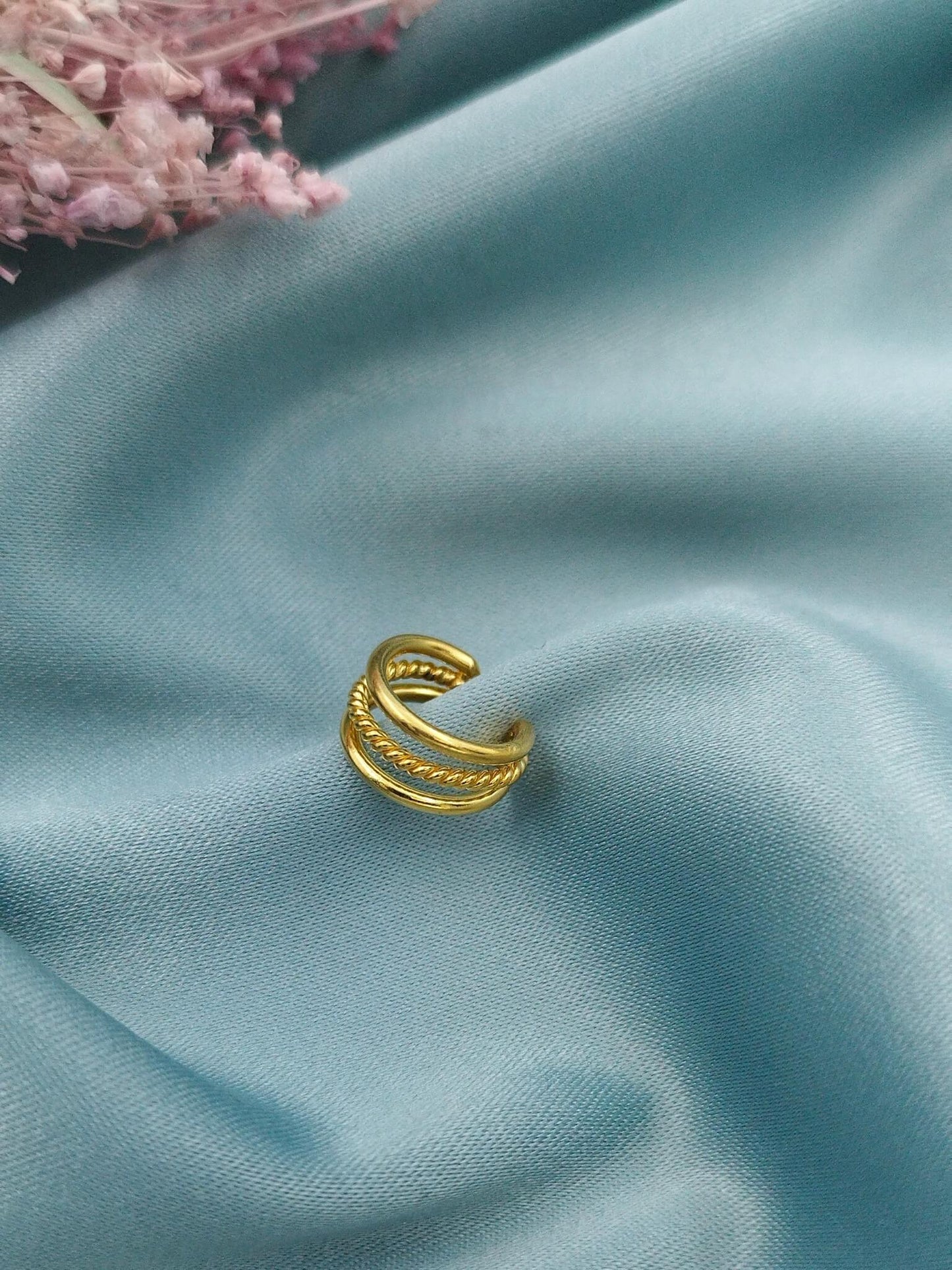Arete Ear cuff tres barras entorchado dorado
