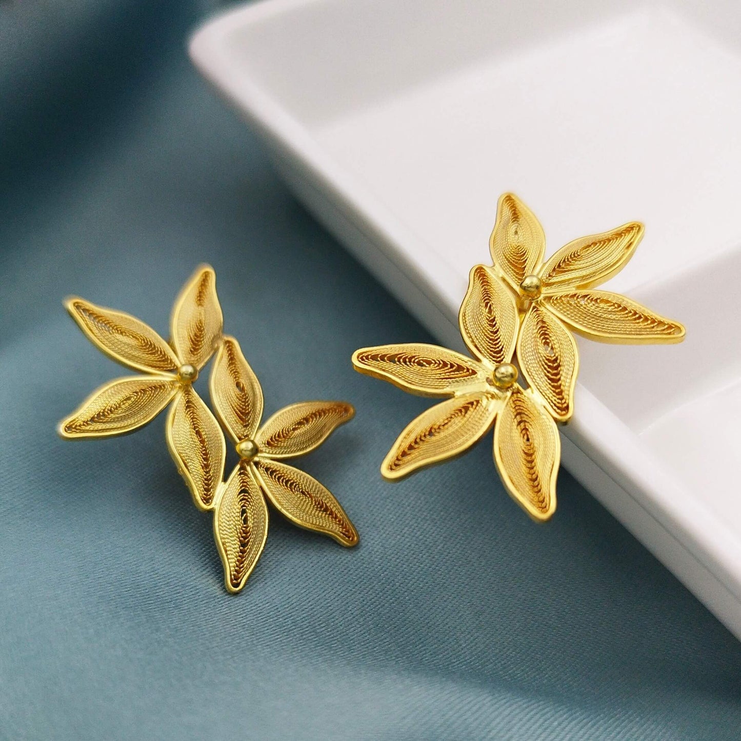 Aretes Flores Pentas filigrana dorado