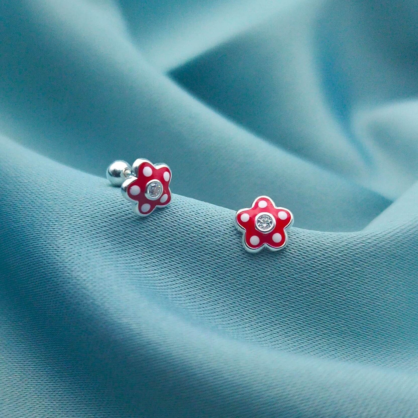 Aretes a rosca Flores esmaltadas