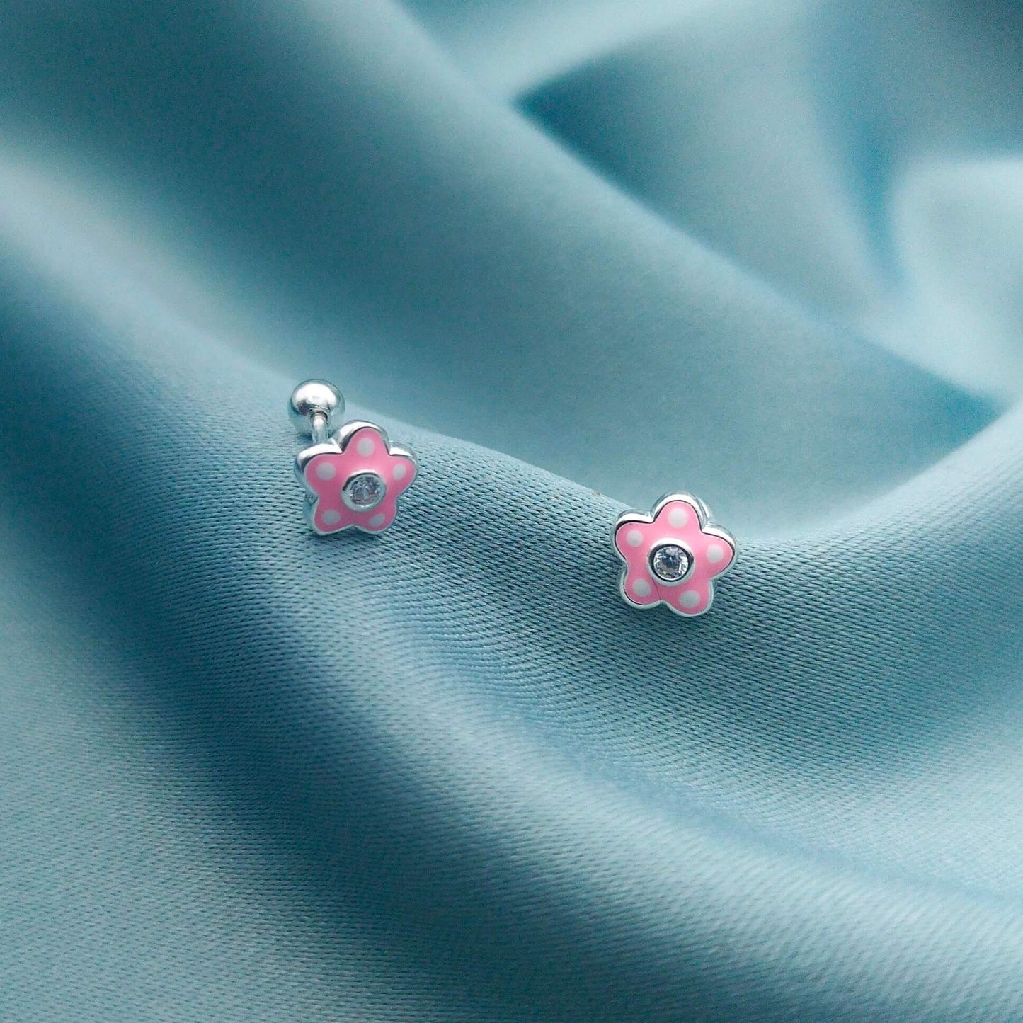 Aretes a rosca Flores esmaltadas