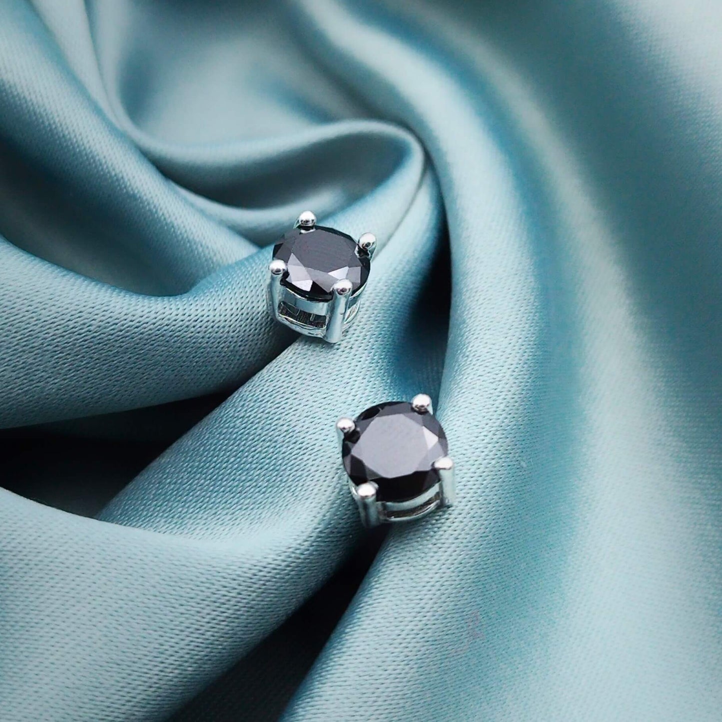 Aretes circón con caja plana