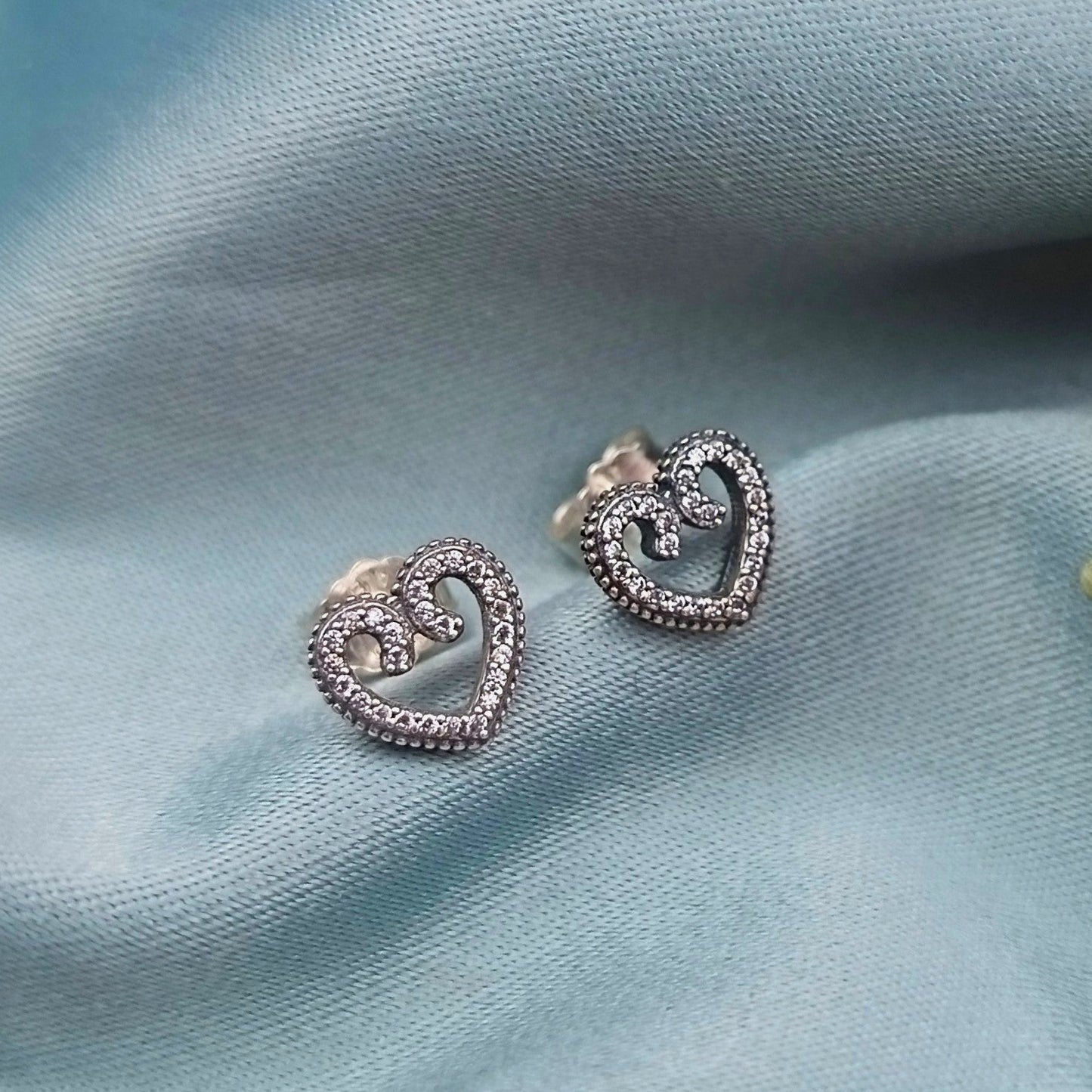 Aretes Corazón con circones