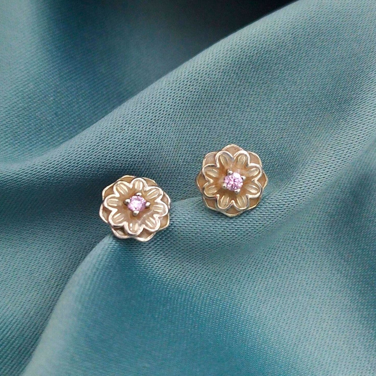 Aretes Flor esmaltada rosa
