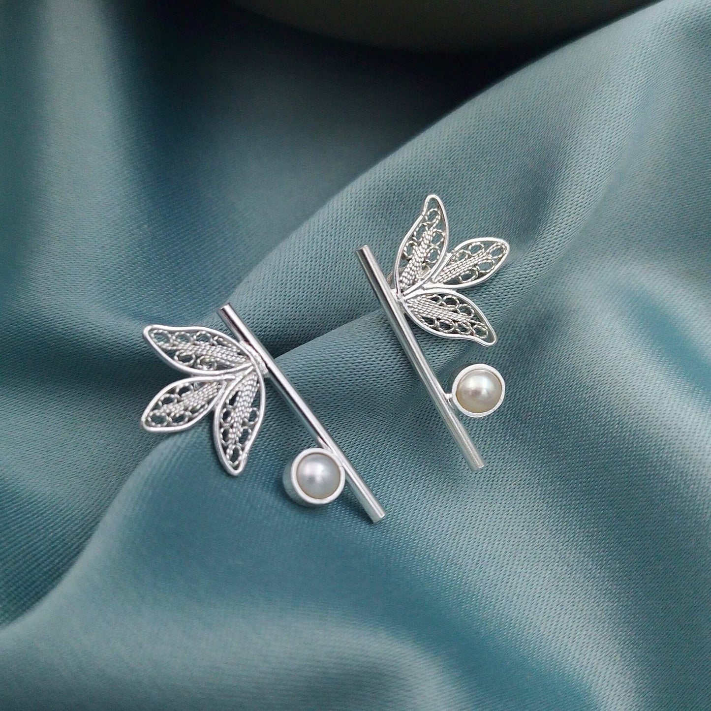 Aretes filigrana palito hojas y perla