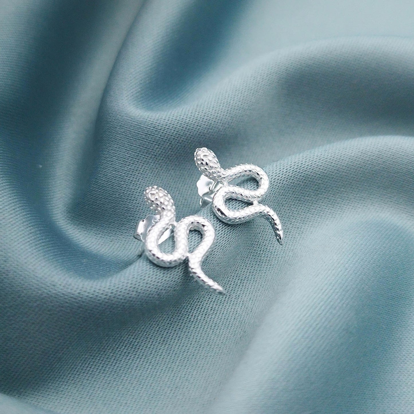 Aretes Serpientes texturadas