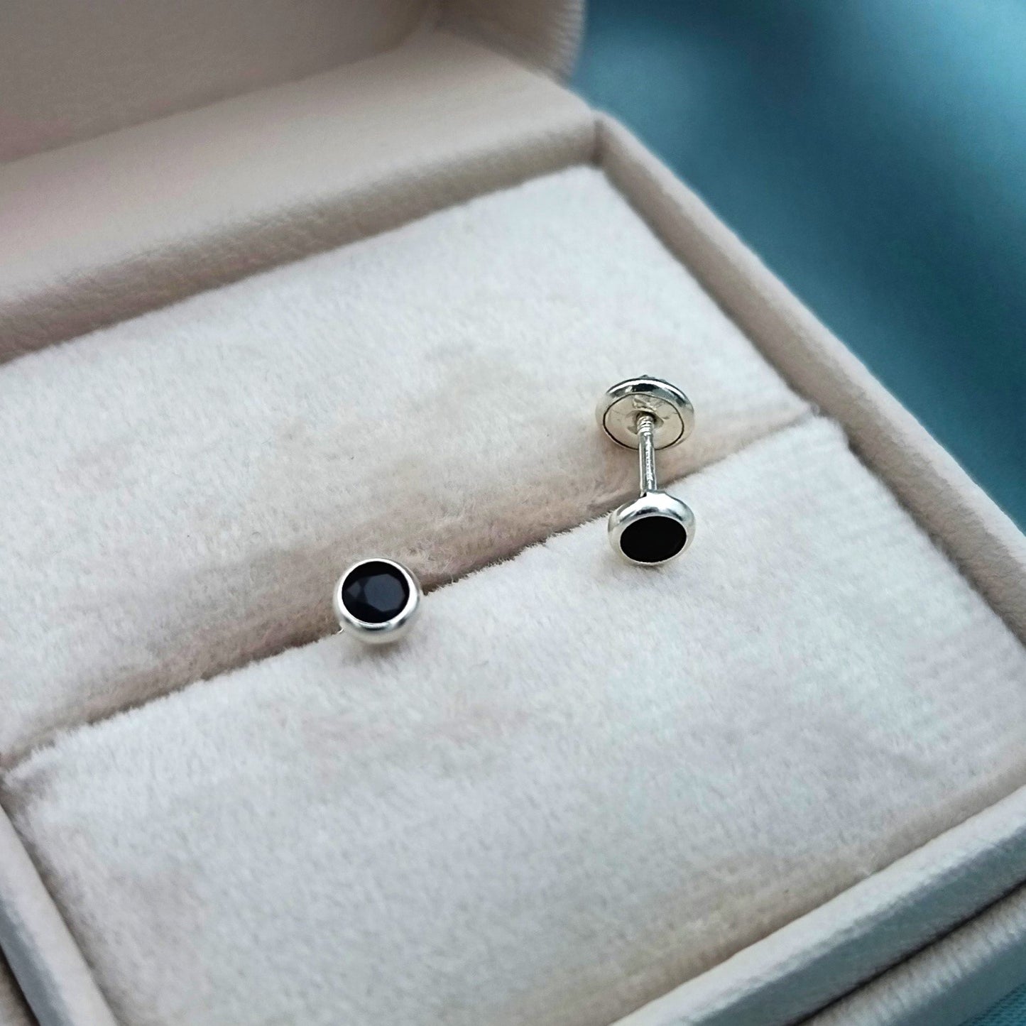 Aretes a rosca puntito de luz 5mm