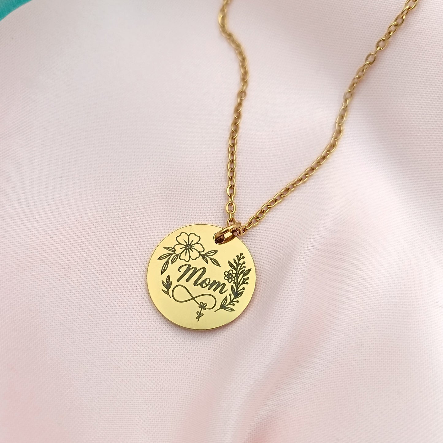 Collar acero con dije circular dorado (Personalizable)