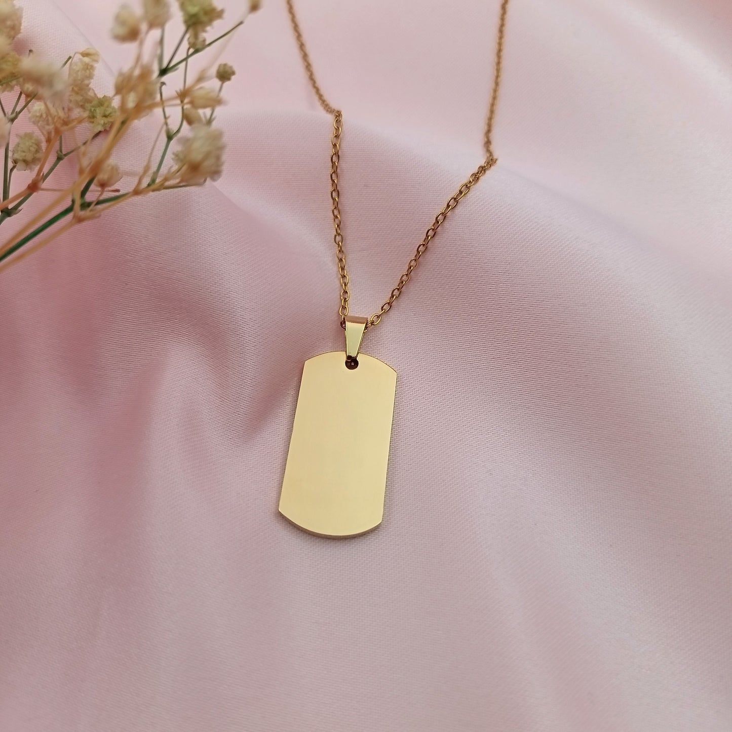 Collar placa rectangular con grabado