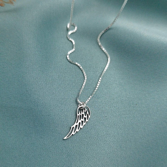 Collar Ala calada