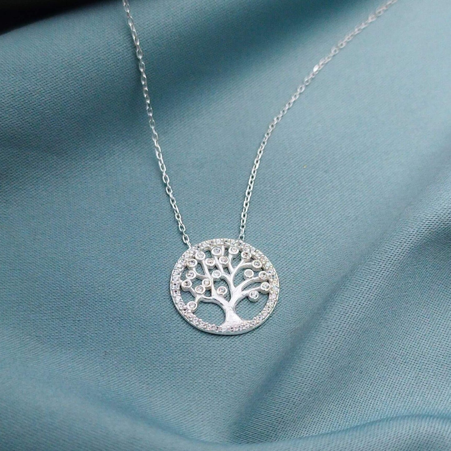 Collar Árbol de la vida hojas circón y halo