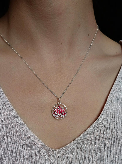 Collar Flor de loto con resina